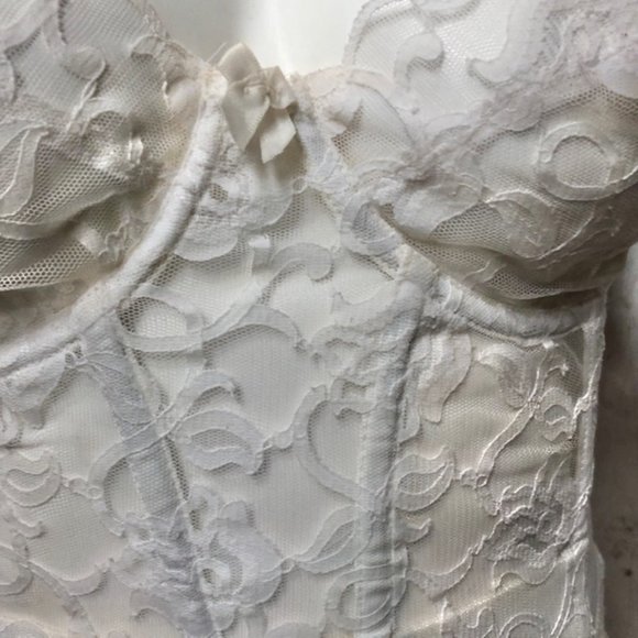 Victoria's Secret Vintage Women's Strapless Lace Bra - Picture 5 of 9